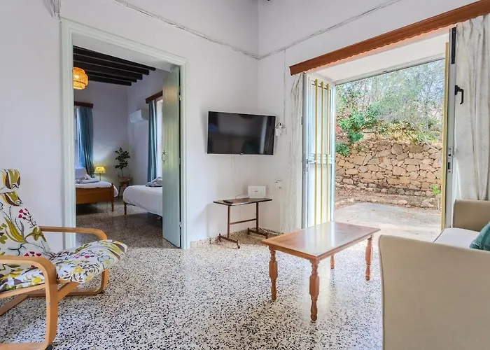 Estéa - Eleni's Olive Tree House