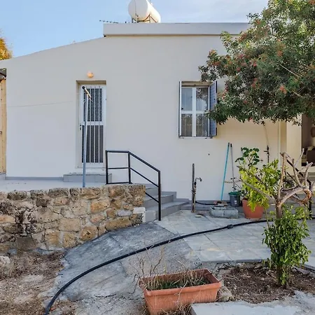 Estéa - Eleni's Olive Tree House